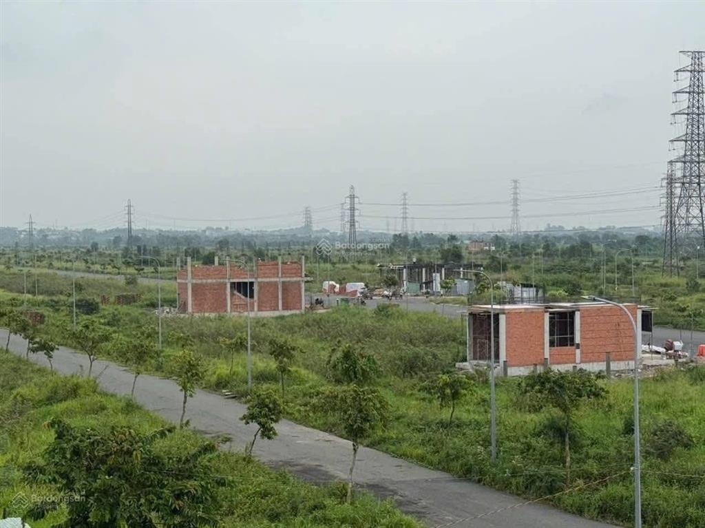 Đất ngay trung tâm tp dĩ an  bình dương.  0979 528 ***