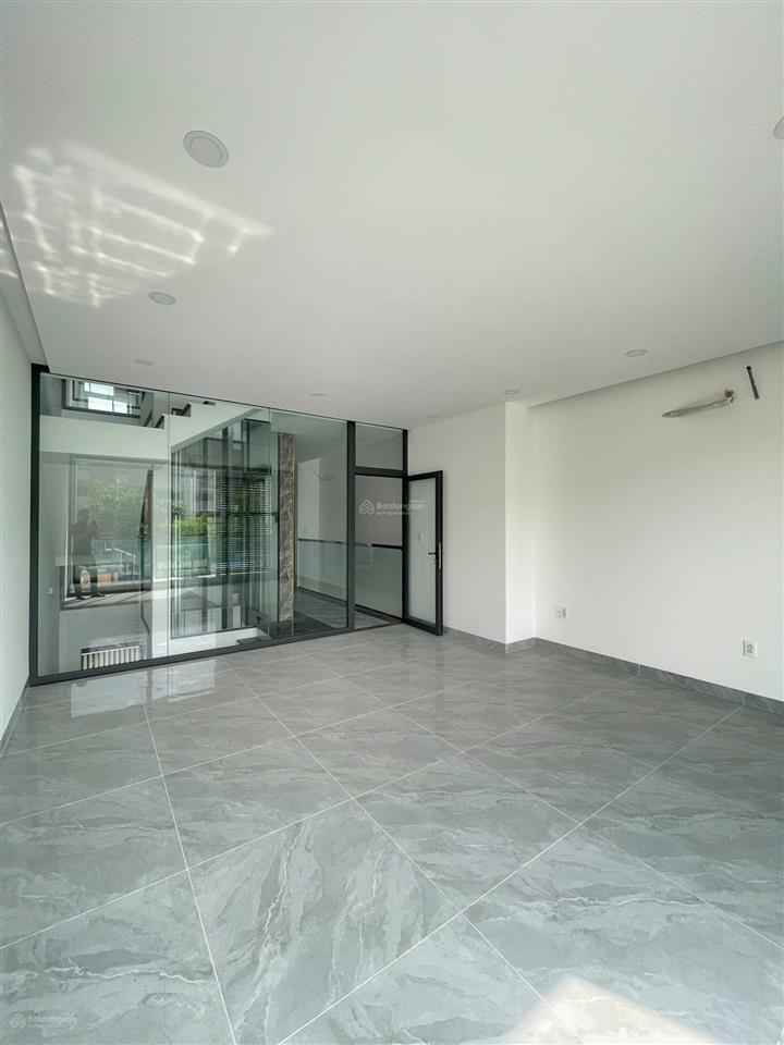 Nhà phố global hoàn thiện ntcb, giá 45 triệu view công viên sầm uất, kinh doanh + ở.