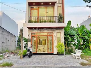 Bán nhà cách trung tâm bình chánh 15p đường 10m  100m2  2.5 tỷ