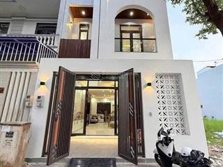 Nhà phố bao giá rẻ khu vực.chỉ 2tỷ3.cách chợ bình chánh 20p.đông dân. shr .đã hoàn công