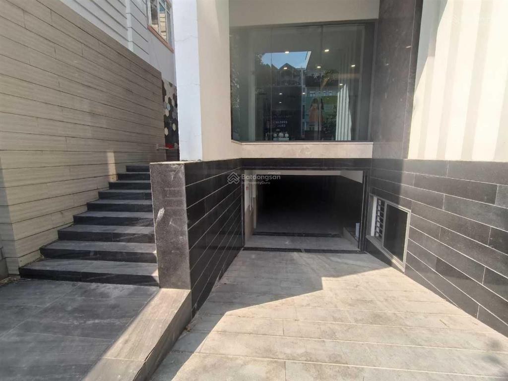 Cho thuê nhà mới mặt tiền 184a lê văn sỹ  ngang 6 mét  có hầm xe. vỉa hè rộng