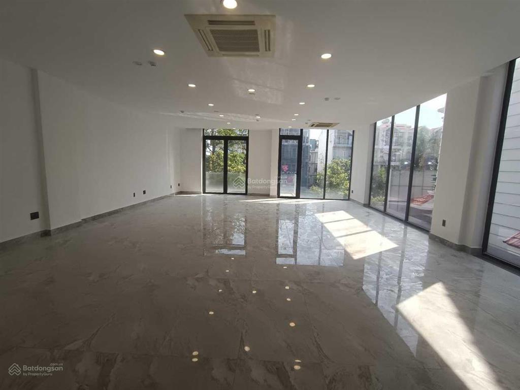 Cho thuê nhà mới mặt tiền 184a lê văn sỹ  ngang 6 mét  có hầm xe. vỉa hè rộng