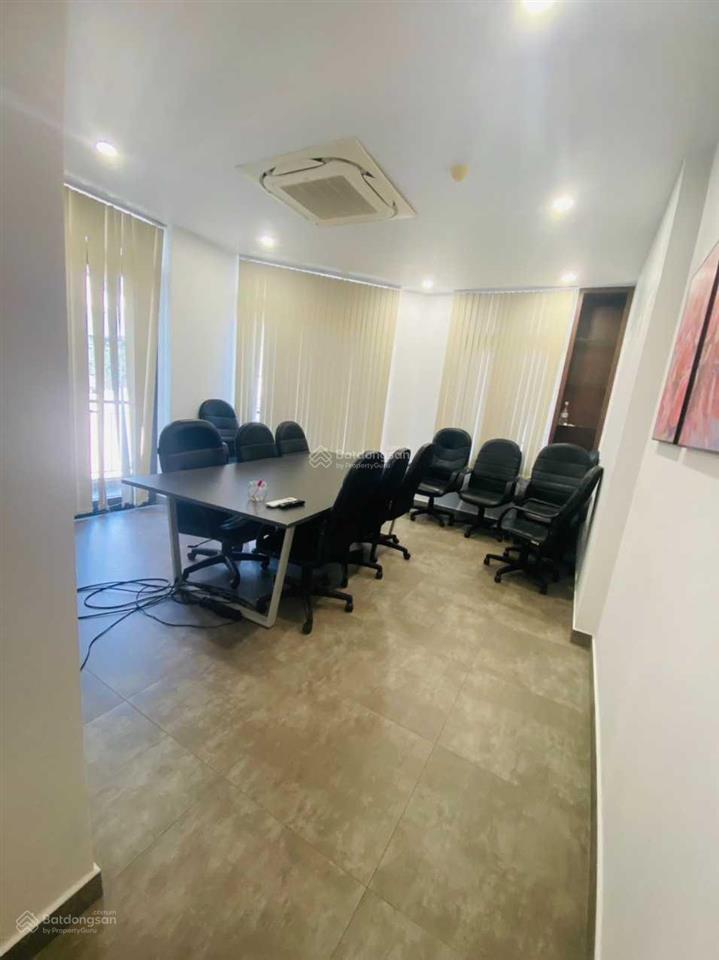 Nhà cho thuê hẻm xe tải đường phổ quang, 5 tầng, ngang 5m. phù hợp ở hoặc làm văn phòng, spa