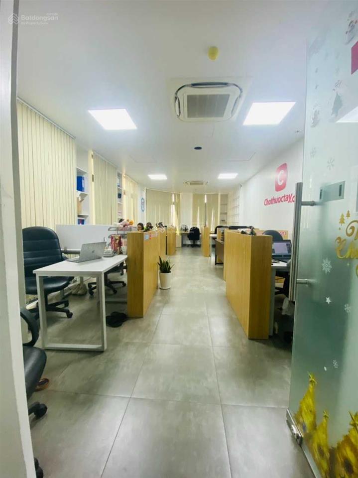 Nhà cho thuê hẻm xe tải đường phổ quang, 5 tầng, ngang 5m. phù hợp ở hoặc làm văn phòng, spa