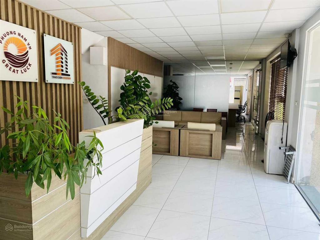 Cho thuê nhà mặt tiền ngang 7m 39 hoàng việt, phường 4, quận tân bình