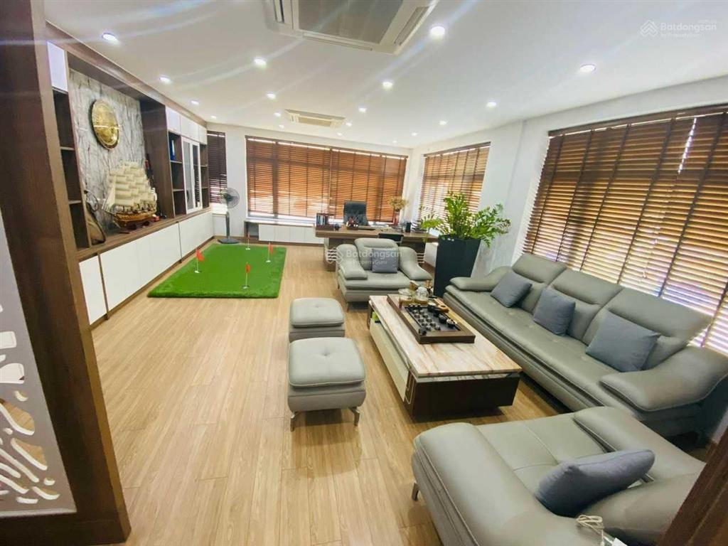 Cho thuê nhà mặt tiền ngang 7m 39 hoàng việt, phường 4, quận tân bình