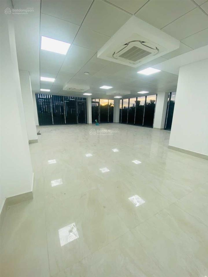 Cho thuê nhà 120 nơ trang long p13 bình thạnh. 4 lầu thang máy. dtsd 720m2. có pccc