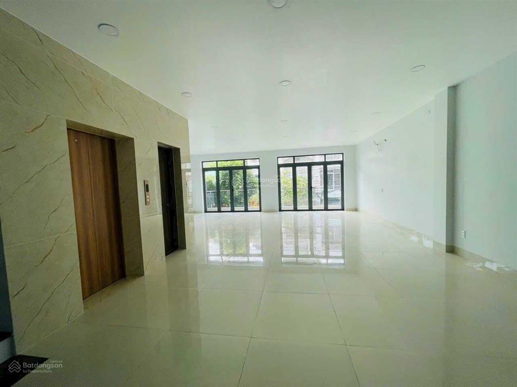 Cho thuê nhà 28a huỳnh đình hai, p24, bình thạnh, 4 lầu thang máy, dtsd 720m2, có pccc