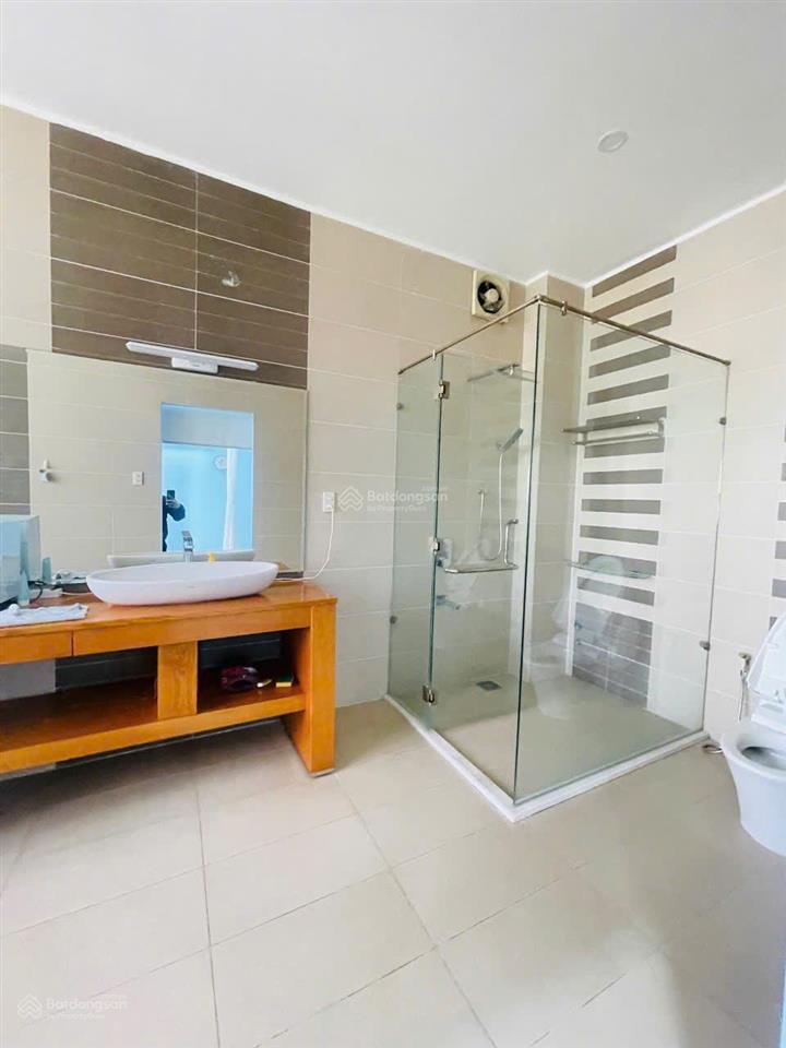 Cho thuê biệt thự căn hẻm 8m 40/5c nguyễn văn đậu, phường 6, bình thạnh