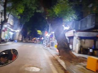 Hai bà trưng  6 tầng  thang máy  mấy bước ra hồ, công viên tuổi trẻ, nhà đẹp, ở ngay