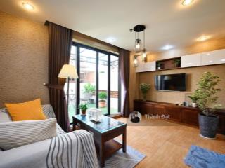 Thuê căn hộ nguyễn trãi quận 1, 1pn 1pk ban công sân vườn  máy giặt riêng, gần ngã sáu phù đổng