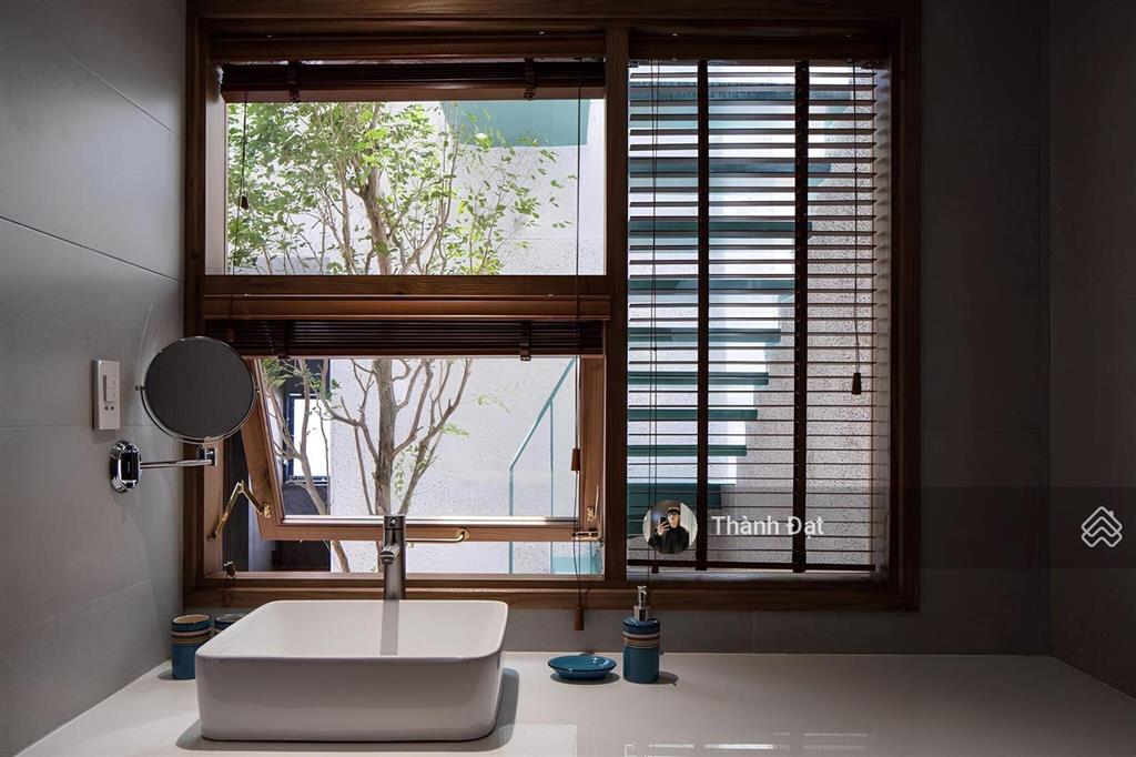 Căn hộ studio tách bếp có ban công cửa sổ thoáng, diện tích 40m2  full nội thất, gần cầu thủ thiêm