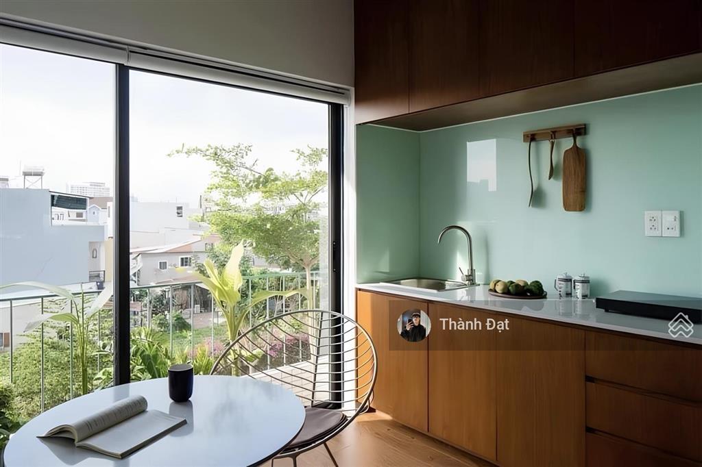 Căn hộ studio tách bếp có ban công cửa sổ thoáng, diện tích 40m2  full nội thất, gần cầu thủ thiêm