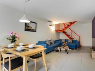 Thuê căn hộ bến thành q.1, duplex 1 phòng ngủ  1 phòng khách balcony 55m2, ngay ngã sáu phù đổng