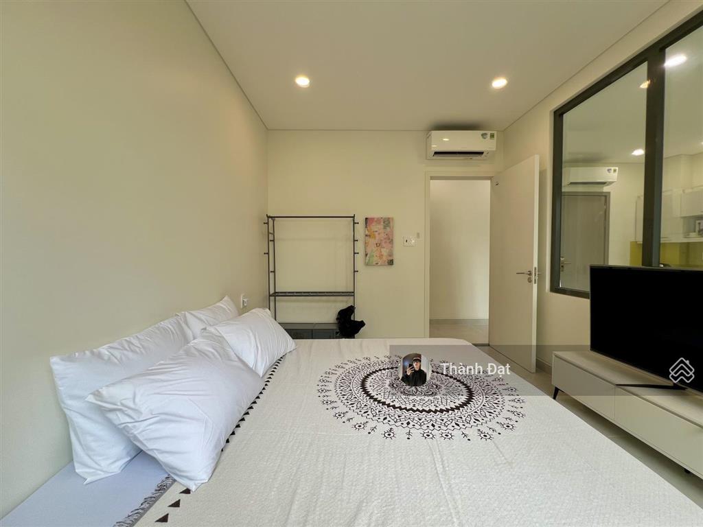 Thuê căn hộ lê quý đôn quận 3, 1 phòng ngủ 1 phòng khách balcony & cửa sổ 52m2, gần dinh độc lập
