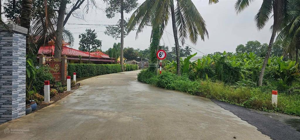 Bán đất ấp 2 nhị thành, thủ thừa, long an giá 1tỷ8 có sẵn nền móng nhà cấp 4.  0919 541 ***