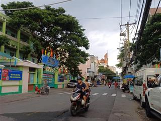 Bán nhà phan huy thực  p.tân hưng  ngang lớn nở hậu 12m  sổ riệng 13 tỷ  đường 12m vỉa hè 2 bên