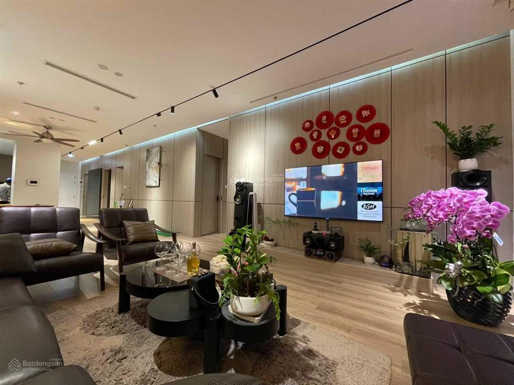 Chính chủ cho thuê căn hộ tại royal city, 3pn, 136m2, 19 triệu, nội thất full,  0365 691 ***