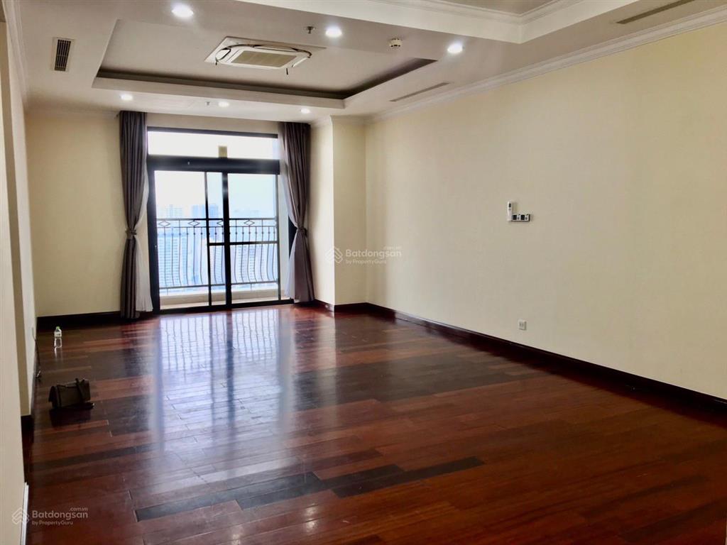 Cho thuê gấp căn hộ tại royal city, nội thất cơ bản, 124m2, 2pn, 17 triệu/th,  0365 691 ***