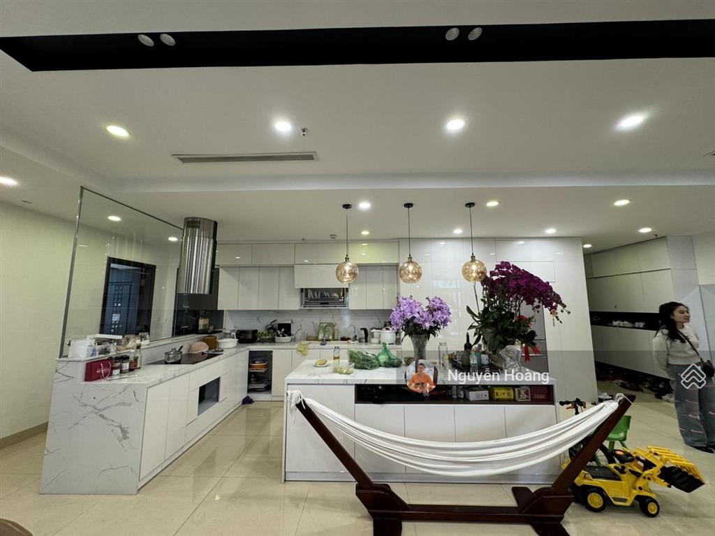 Bán gấp căn hộ 3pn tại royal city, căn góc, 181m2, 25.7 tỷ,  0365 691 ***