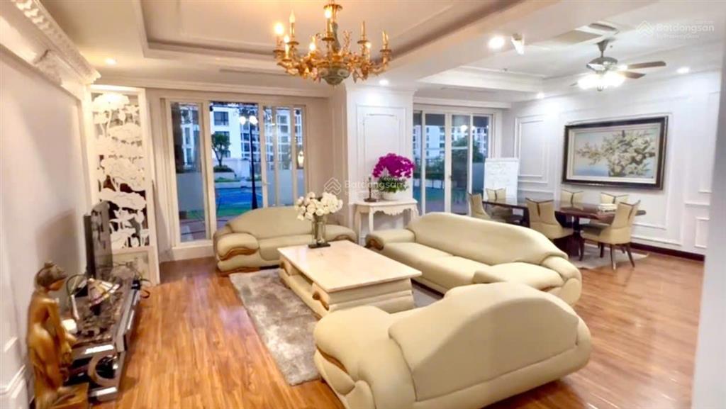 Chính chủ cho thuê gấp căn hộ tại royal city, 237m2 sân vườn + 173.5m2 căn hộ,  0365 691 ***