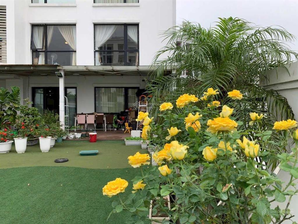 Chính chủ cho thuê gấp căn hộ tại royal city, 237m2 sân vườn + 173.5m2 căn hộ,  0365 691 ***