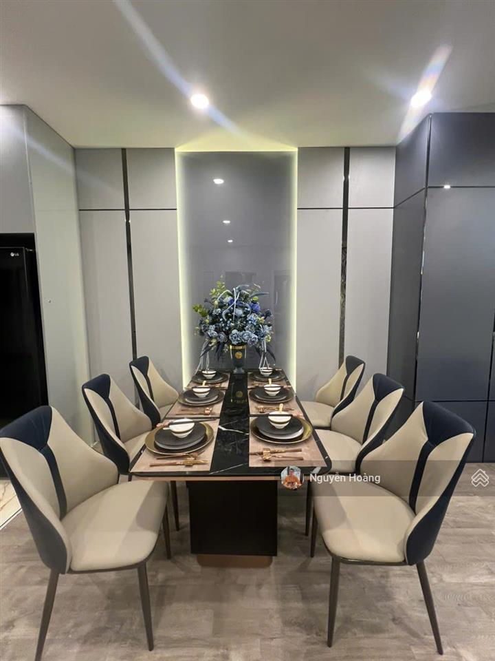 Bán gấp căn hộ tại royal city, 3pn, 131m2, 13.7 tỷ.  0365 691 ***