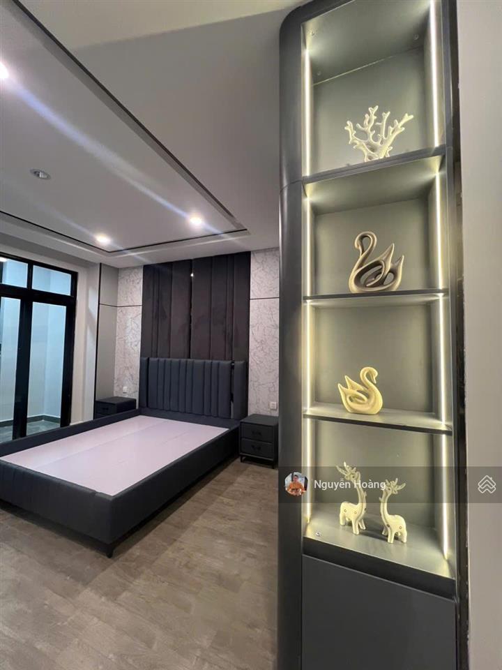 Bán gấp căn hộ tại royal city, 3pn, 131m2, 13.7 tỷ.  0365 691 ***