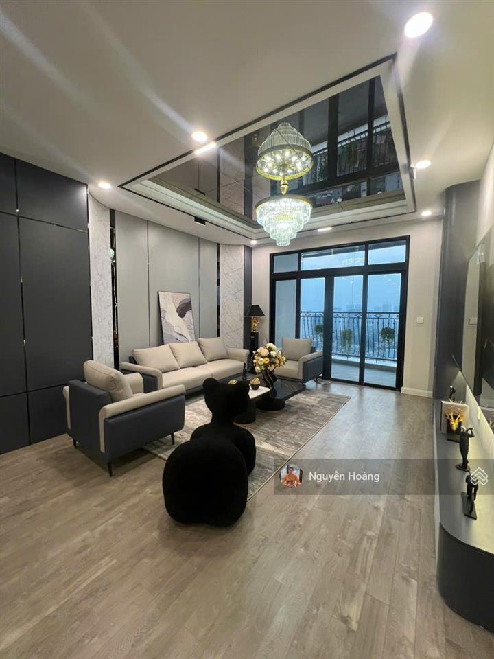 Bán gấp căn hộ tại royal city, 3pn, 131m2, 13.7 tỷ.  0365 691 ***