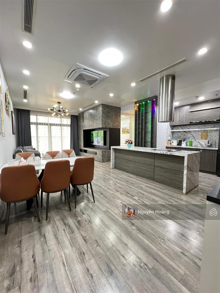 Bán nhanh căn góc tại royal city, 131m2, giá 19 tỷ,  0365 691 ***