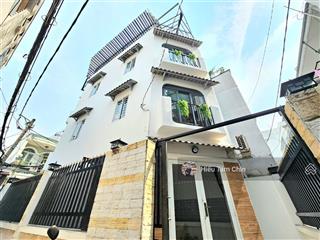 Đối diện emart, 4,1m x 12m x 4 tầng, 4 phòng ngủ, sân thượng, vị trí đẹp