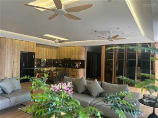 Chính chủ gửi bán căn hộ rộng nhất usilk hà đông, dt gần 200m2 full nội thất xịn xò. giá chỉ 8 tỷ