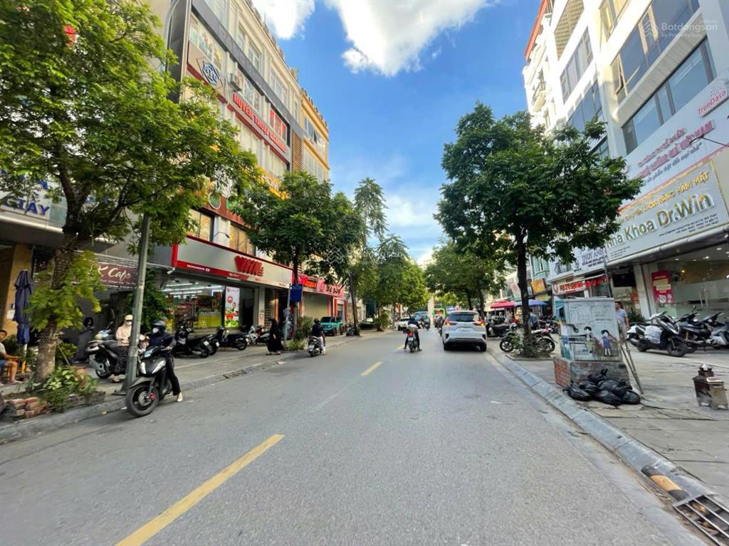Bán đất mặt phố 18 tỷ 35m2 mt 3,3m vỉa hè 5m ô tô tránh kinh doanh trương công giai, cầu giấy