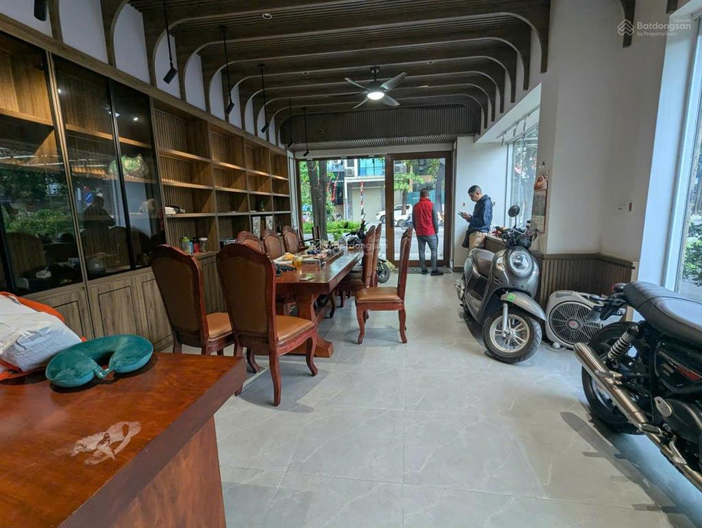 Bán nhà mặt phố lô góc 3 thoáng 46 tỷ, 70m2, 6 tầng, mt 4,5m view hồ lạc long quân  tây hồ