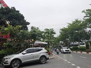 Siêu hiếm nhà đất mặt phố vỉa hè 15m dt 180m2, 2 mặt thoáng  giá 8x tỷ bắc từ liêm