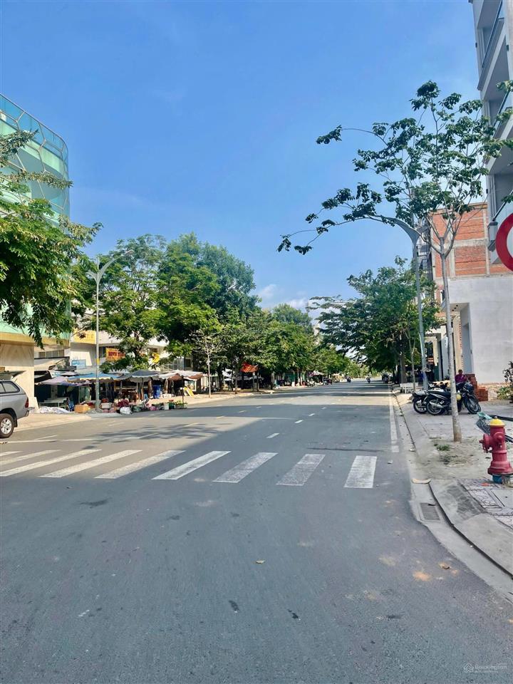 Toà nhà góc 2mt  phạm văn ngôn & đs 7, quận 2  dt 10 x 16m  hầm 4 tầng  thuê 200tr  giá 58 tỷ