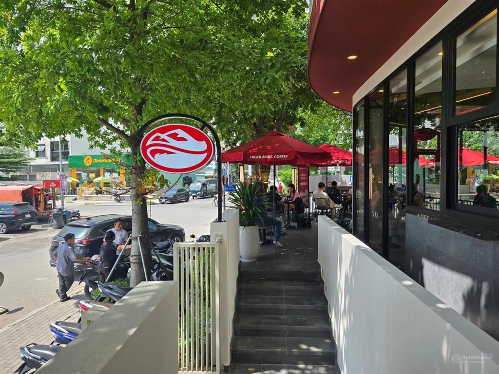 54 tỷ hạ về 46 tỷ mt nguyễn văn trỗi, q. pn  dt 10 x 20m  5 tầng  hđt 160tr/th + tm