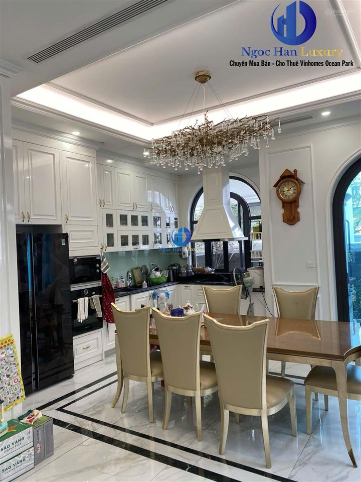 Bán biệt thự sao biển. dt 141m2, 4t, full đồ, có thang máy, gần hồ 24,5ha. giá 28 tỷ