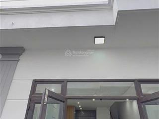 Ngợp bán gấp căn nhà 1 trệt, 1 lầu ngay khúc cầu lớn hóc môn, dt 34m2 giá 650tr,  0867 241 ***