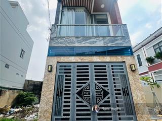 Nhanh còn kịp ạ nhà 3 tầng mới toang  tặng full nội thất hxh quay đầu  giá 4,5 tỷ