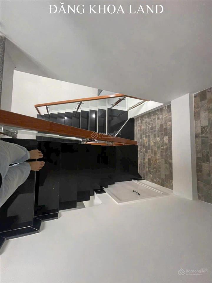 Siêu phẩm  nhà 2 tầng  dt 100m2  7 tỷ  hxh  sân đậu ô tô  gần hoàng diệu 2