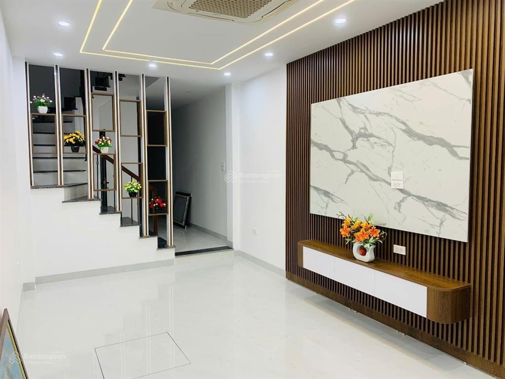Chính chủ gửi bán nhà văn cao 20m ra mặt phố, ngõ thông, thang máy, dt 50m 5tầng, 14.8tỷ