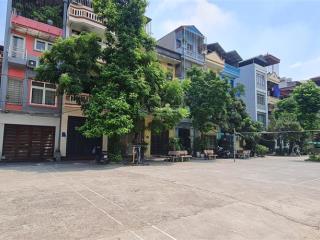 Bán gấp 50m lô góc view đẹp trước nhà sân đánh cầu.