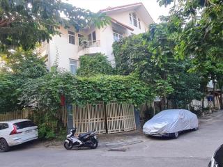 Bán bt lô góc 180m vuông làng việt kiều mỗ lao hà đông.