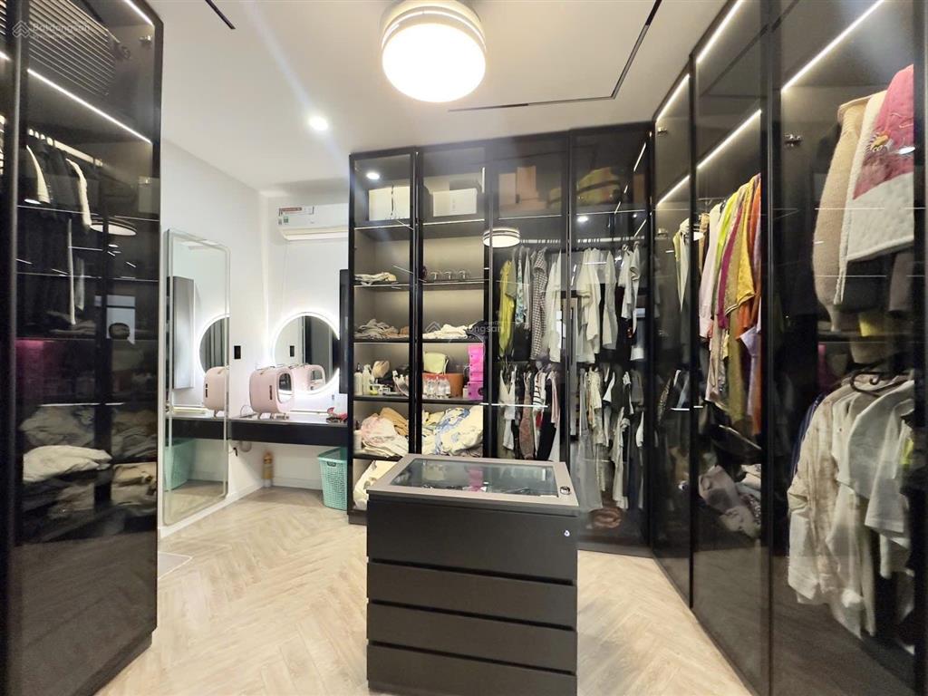 Giảm 2 tỷ  chủ ngộp bank bán gấp  còn 9.9tỷ  70m2  nhà đẹp bao đầu tư.