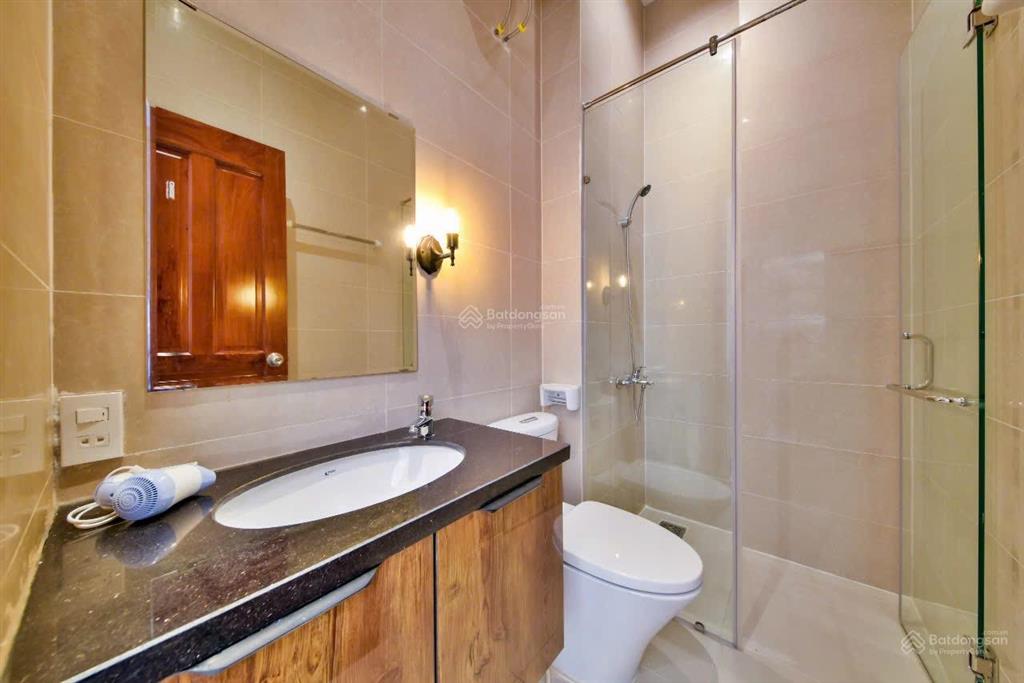 Cho thuê căn hộ mới 40m2, full nt, phùng văn cung. toà thang máy, bãi xe rộng, có dv dọn phòng