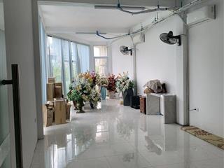 Bán gấp, giá đầu tư, nhà mặt phố võ chí công 65m2 2x tỷ, kinh doanh, vỉa hè, thang máy, văn phòng.