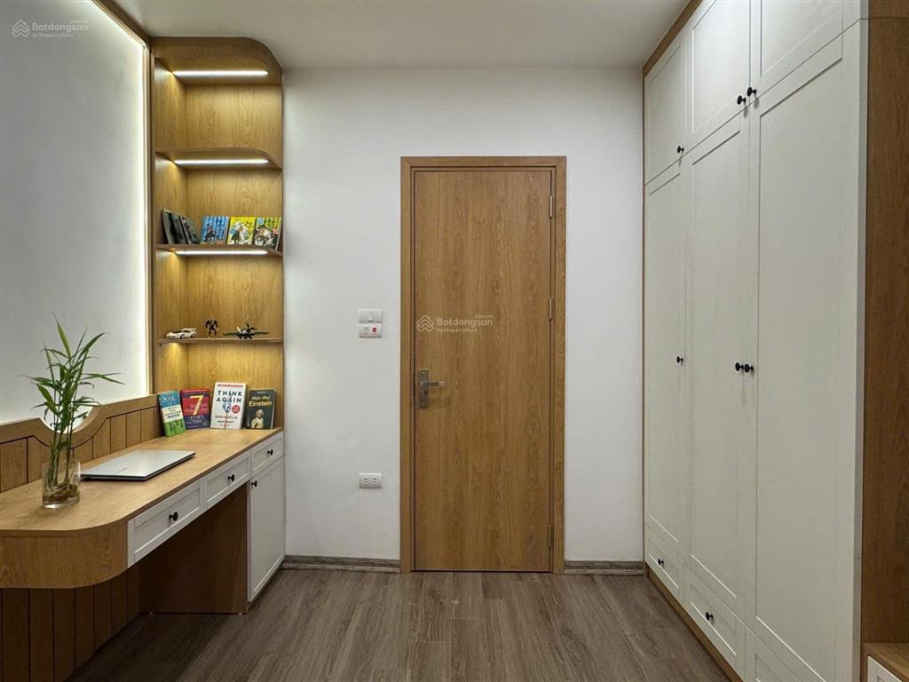 Quá hiếm, bán nhà đẹp ở ngay phố xã đàn 6 tỷ, ngõ nông rộng, 25m2 5 tầng 3 ngủ, đủ công năng