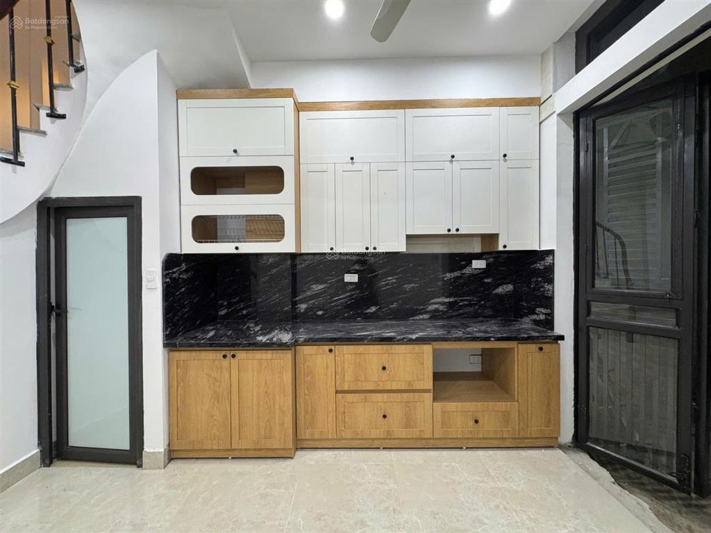 Quá hiếm, bán nhà đẹp ở ngay phố xã đàn 6 tỷ, ngõ nông rộng, 25m2 5 tầng 3 ngủ, đủ công năng