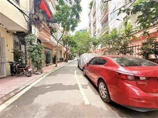 Ba đình vip  8t thang máy  phân lô vỉa hè ôtô dừng đỗ ngày đêm. làm văn phòng công ty, ở sướng